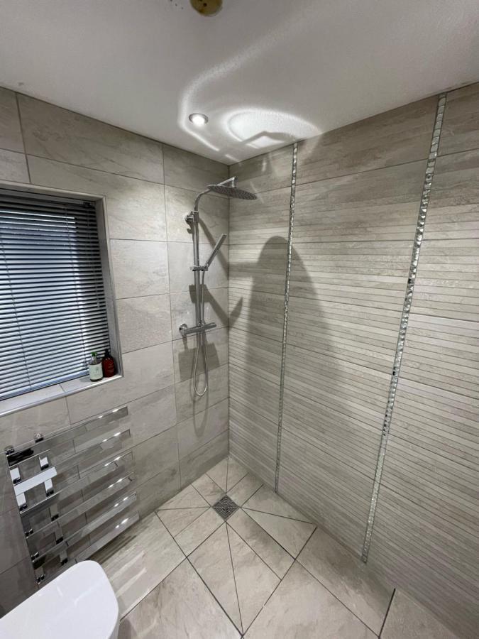 Riverside 2 Bedroom Townhouse With Car Charger Abergavenny Buitenkant foto